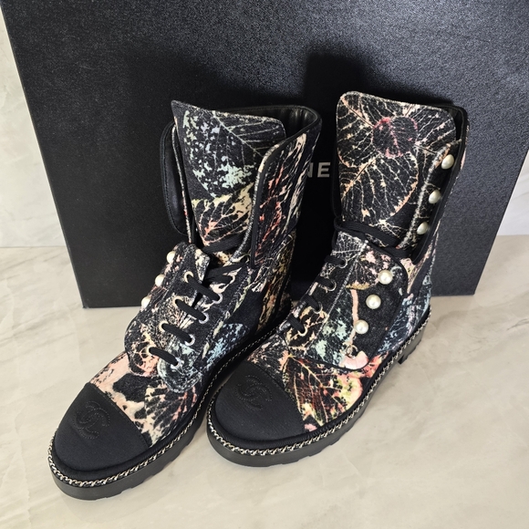 🔥RARE🔥 Chanel Floral Boots - Picture 1 of 12